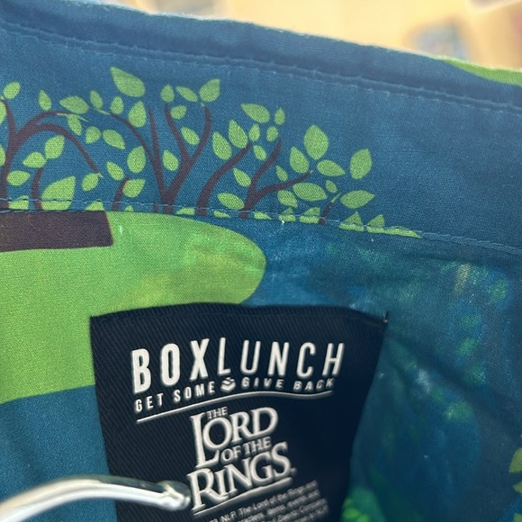 BoxLunch The Lord of the Rings Character Portraits Allover Print Button Up Large - Picture 13 of 13